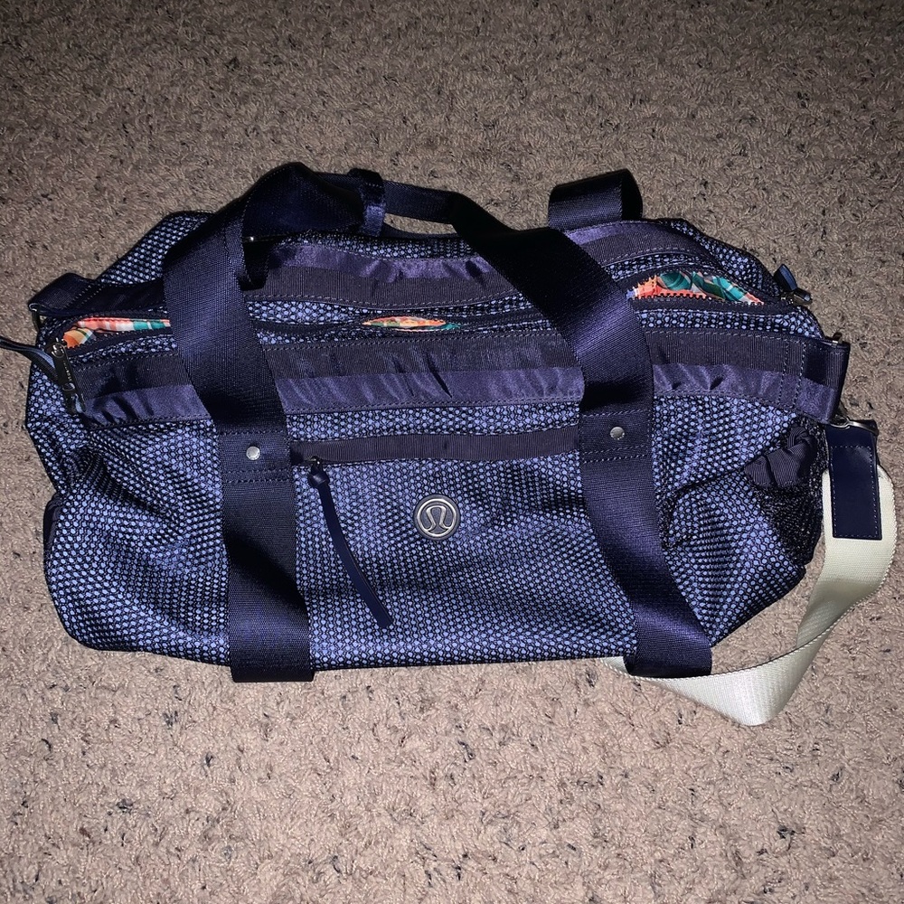 Lululemon duffle bag - navy blue
